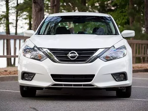 Dịch vụ thay Kính chắn gió xe Nissan Teana tận nơi